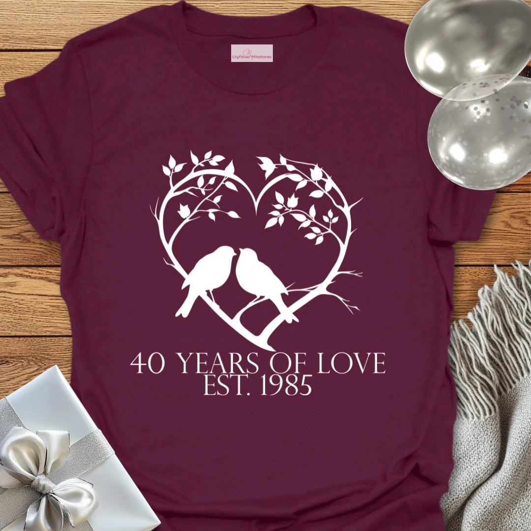 40 Years of Love, Est. 1985 (Lovebirds) - 40th Wedding Anniversary T-Shirt