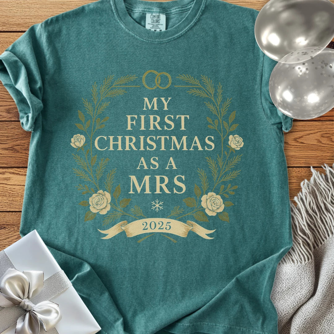 My First Christmas as a Mrs 2025 - Premium Wedding T-Shirt
