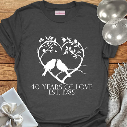 40 Years of Love, Est. 1985 (Lovebirds) - 40th Wedding Anniversary T-Shirt