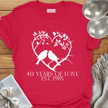 40 Years of Love, Est. 1985 (Lovebirds) - 40th Wedding Anniversary T-Shirt