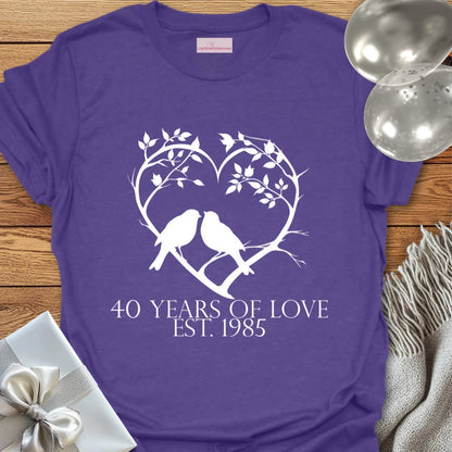 40 Years of Love, Est. 1985 (Lovebirds) - 40th Wedding Anniversary T-Shirt