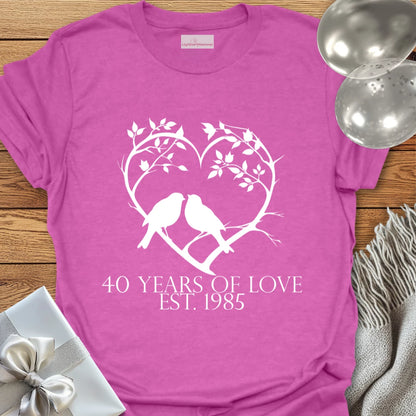 40 Years of Love, Est. 1985 (Lovebirds) - 40th Wedding Anniversary T-Shirt