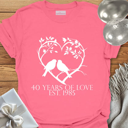 40 Years of Love, Est. 1985 (Lovebirds) - 40th Wedding Anniversary T-Shirt