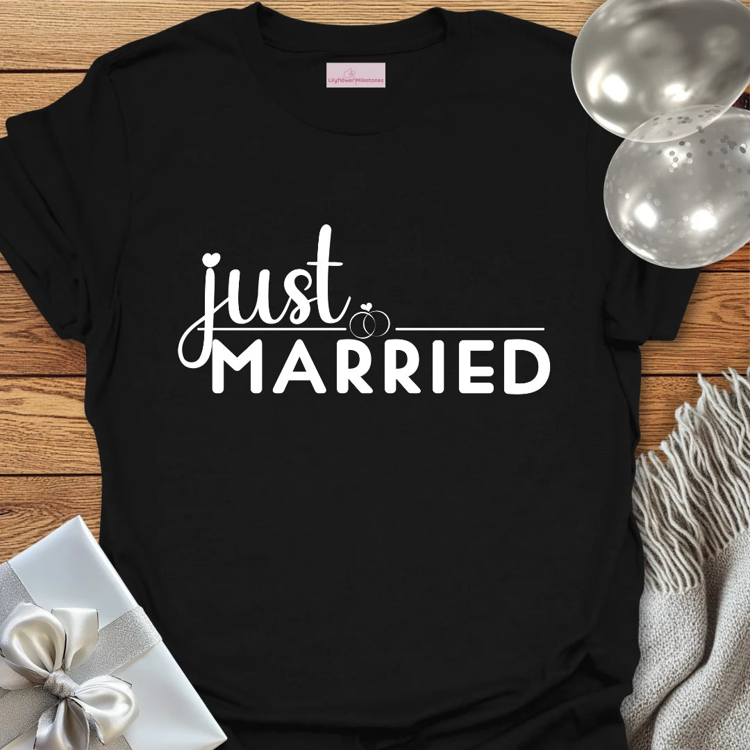 Just Married (Rings) - Wedding T-Shirt