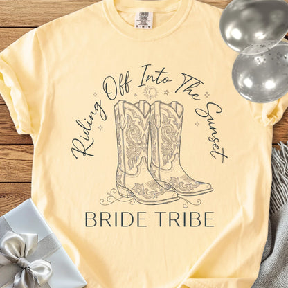 Bride Tribe, Riding Off Into the Sunset - Premium Wedding T-Shirt