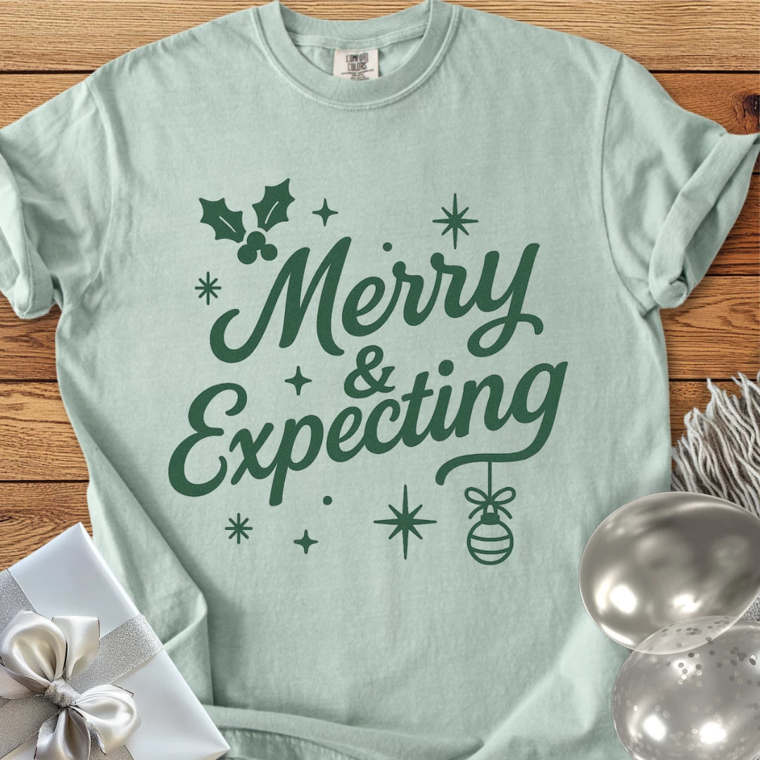 Merry & Expecting - Premium Christmas Pregnancy T-Shirt