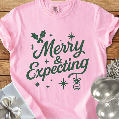 Merry & Expecting - Premium Christmas Pregnancy T-Shirt