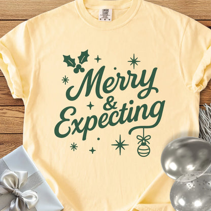 Merry & Expecting - Premium Christmas Pregnancy T-Shirt